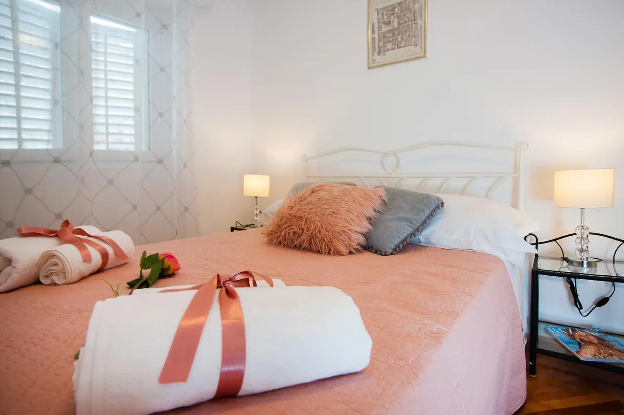 Apartment Dumaneo Art Split